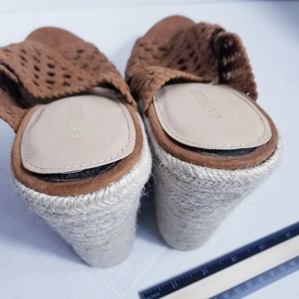 EXPRESS BROWN WEDGES SIZE WOMENS 10